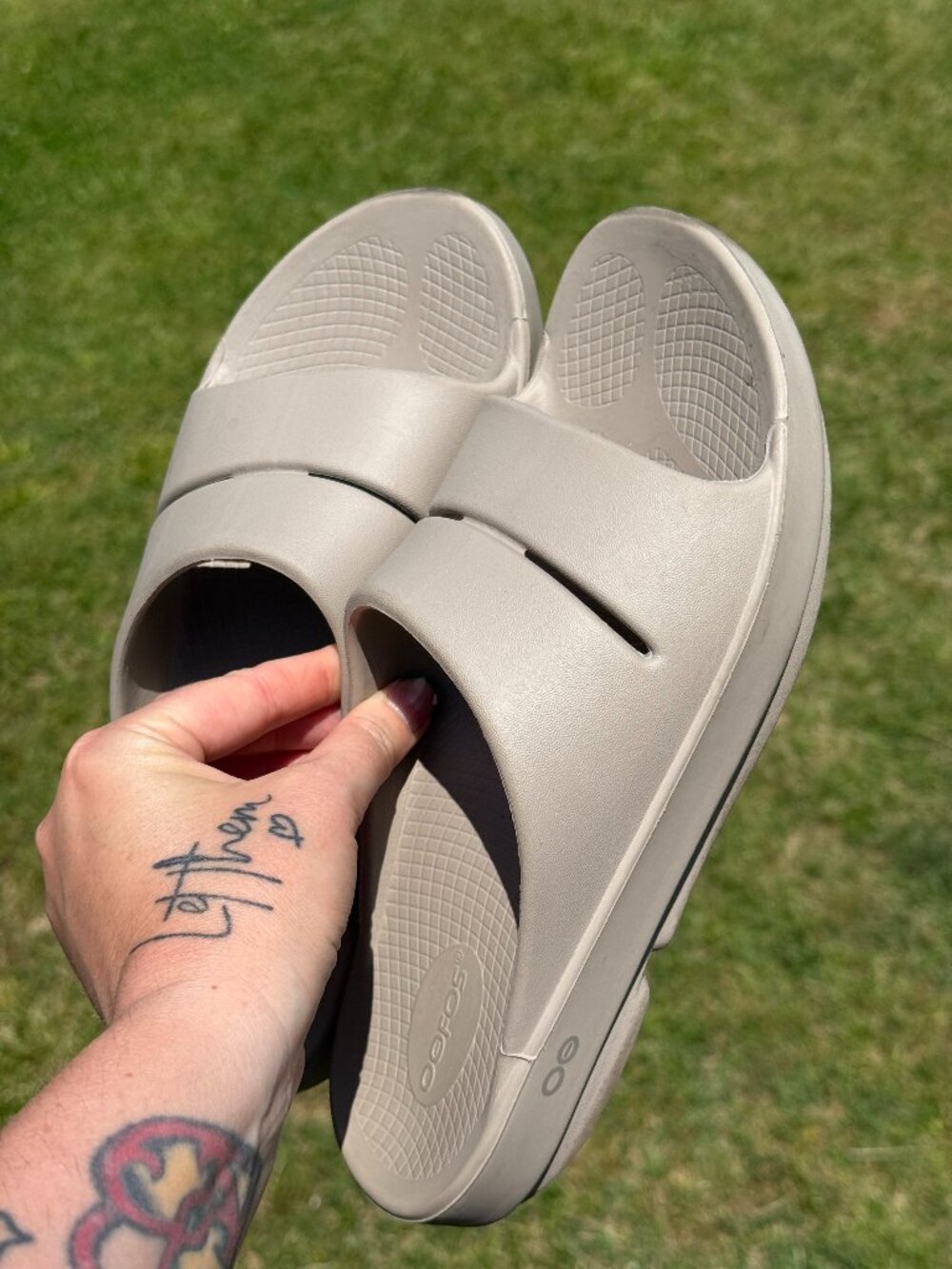OOFOS Recovery Slides mens Taupe Minimalist Athleisure Comfortcore sz9 3564